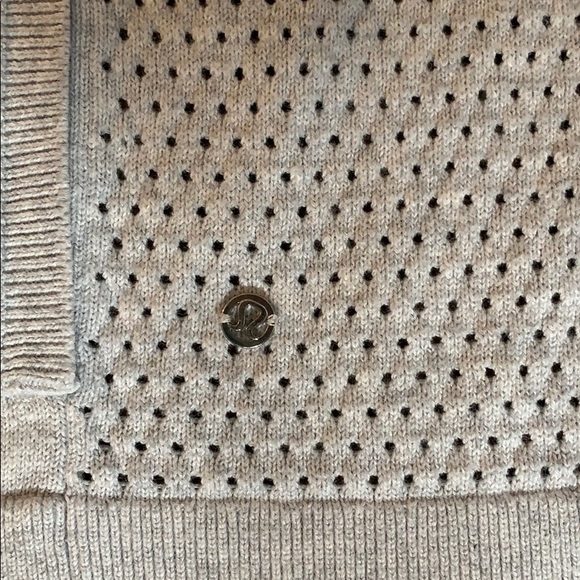 Lululemon Athletica hooded sweater, cut-out back - Picture 3 of 3